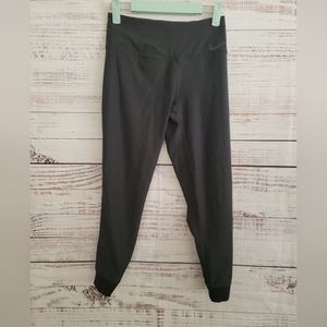 Nike XS cropped joggers with hidden pocket